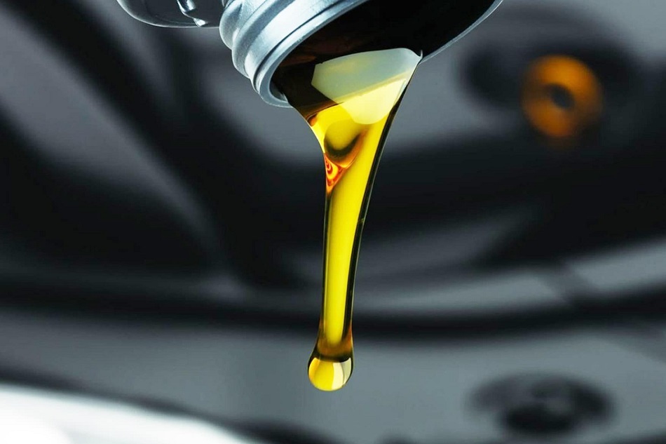 أهمية فحص زيت المحرك وأثره على أداء المركبة