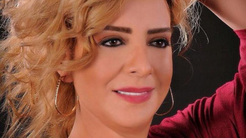 بالفيديو .. شكران مرتجى تغالب دموعها حين لمست المذيعة منطقة خاصة من حياتها قبل أن تعتذر  