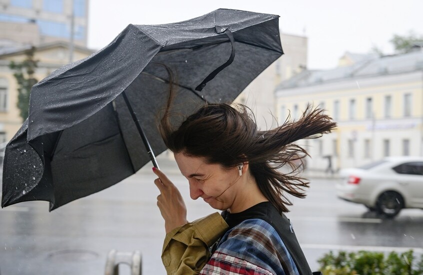  استخدام سماعة أذن واحدة فقط أمر ضار جدا بالسمع