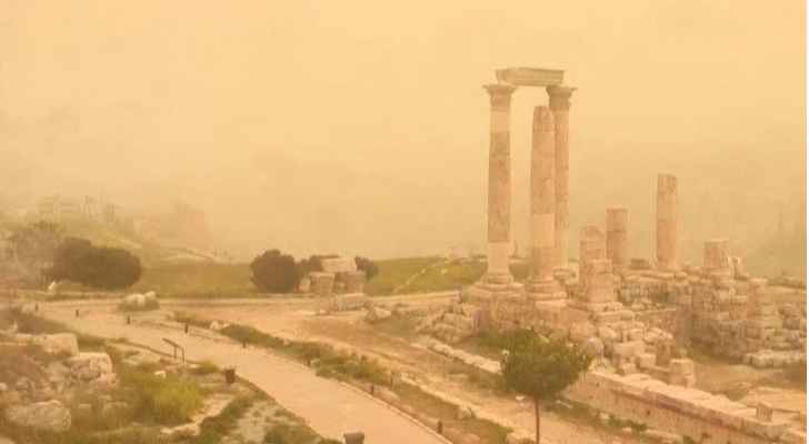 انخفاض ملموس على درجات الحرارة اليوم الأحد و استمرار الأجواء المغبرة والأتربة حتى عصر اليوم 