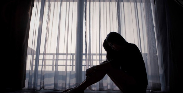 إنصاف الزوج لزوجته على أمه فيه إثم؟ ..  داعية يجيب  