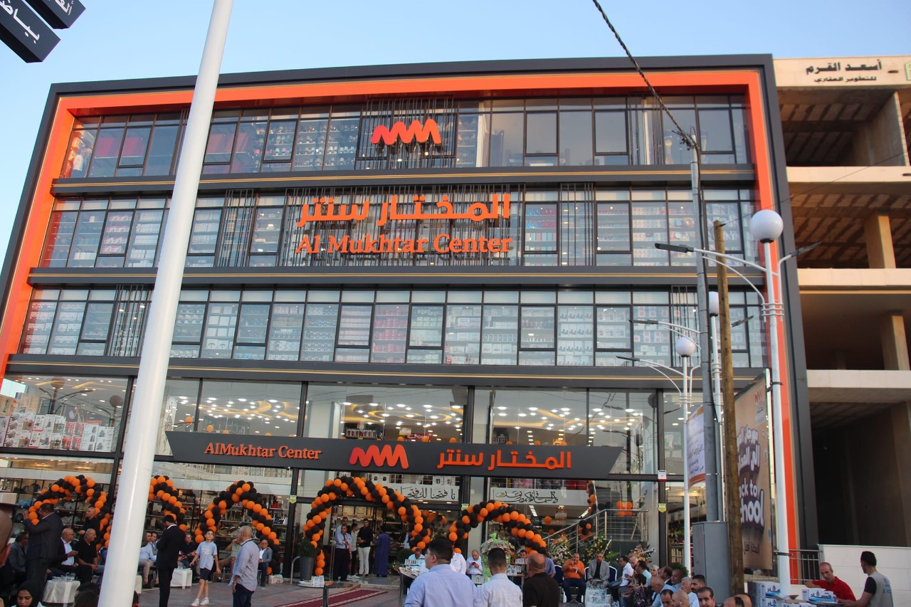 بالصور  ..  "الروابدة" يفتتح الفرع الخامس لمجموعة "المختار مول" في إربد