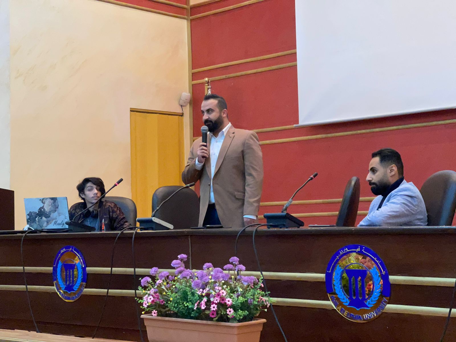 جامعة فيلادلفيا تعقد ندوة بعنوان "الفكرة التصميمية بين المحاكاة والابداع "