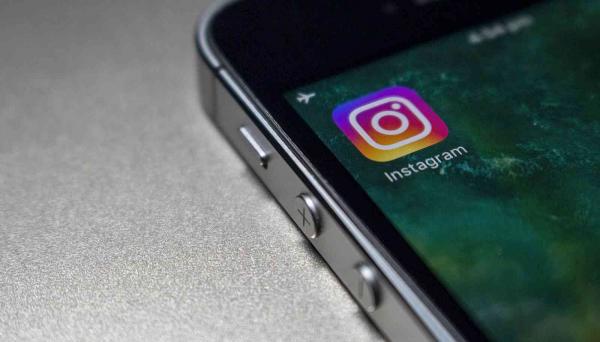 لهذا السبب  ..  «إنستغرام» قد يختفي من هواتف «آيفون»