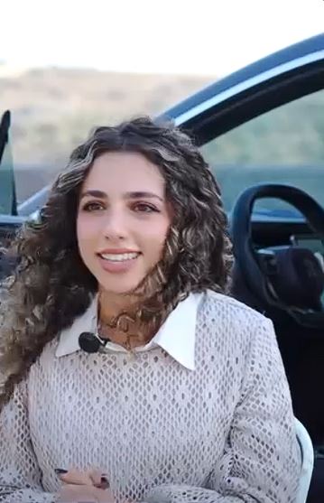 "بعز الشتاء والبرد بطلع بغسل السيارة" ..  المهندسة "سيرين جبرين" تتحدث عن شغفها بعالم المحركات والدراجات النارية - فيديو