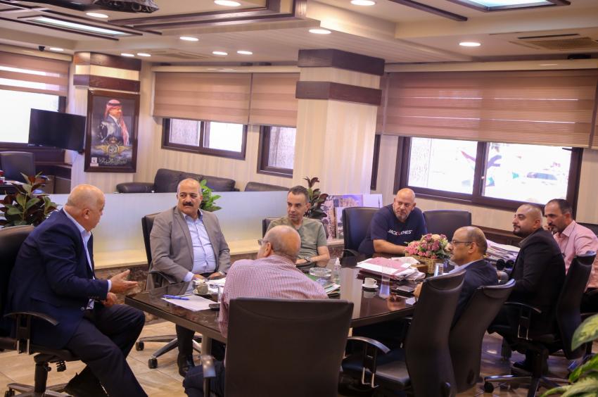 محافظ إربد: ضرورة حل مشكلة الازدحامات على ميدان الثقافة