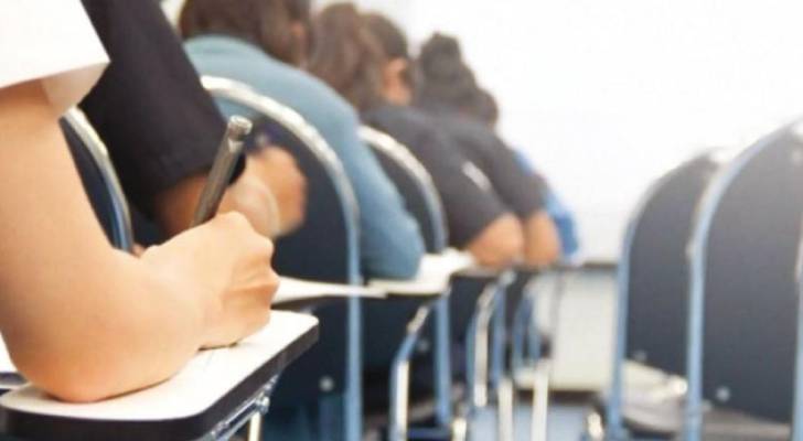 ولي أمر طالب يطالب بمحاسبة واضعي امتحان الرياضيات: "الأسئلة صعبة وغير منطقية ..  ابني خرج باكياً"