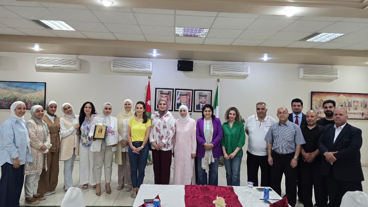 اللجنة الإجتماعية في كلية الإعلام تودّع الدكتورة رشا الأحمد في احتفالية حافلة بالوفاء ..  ومحطة جديدة تليق بمسيرتها .
