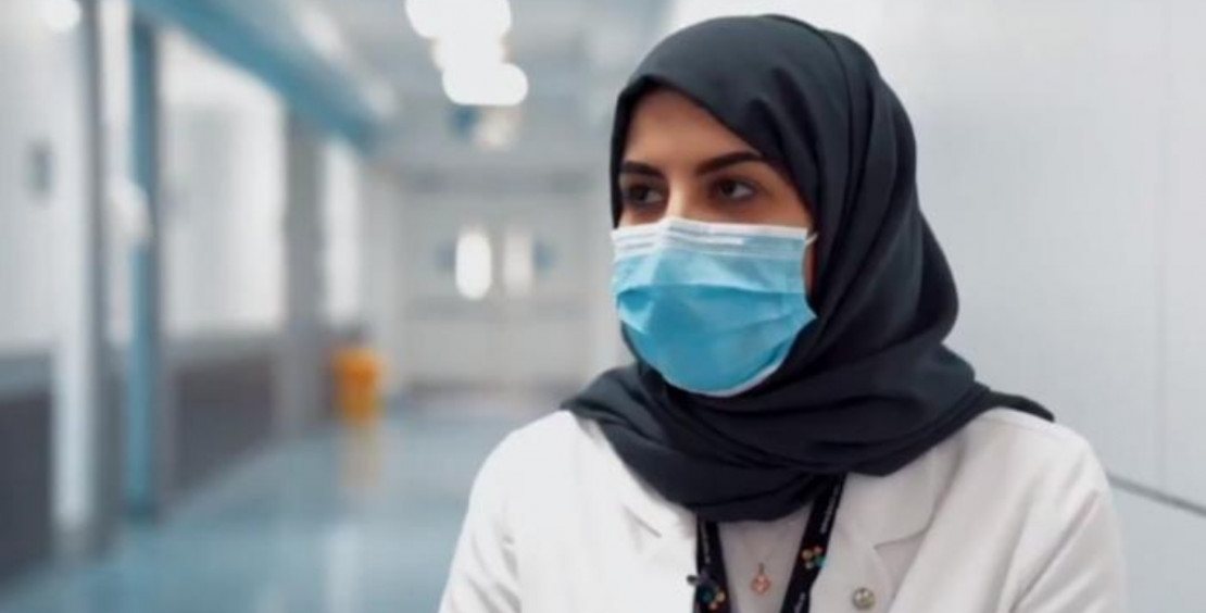 تعرفوا على سارة العنزي  ..  أول سائقة سعودية تتحدى الصعوبات و تقود سيارة إسعاف  ..  هل درست في الأردن؟