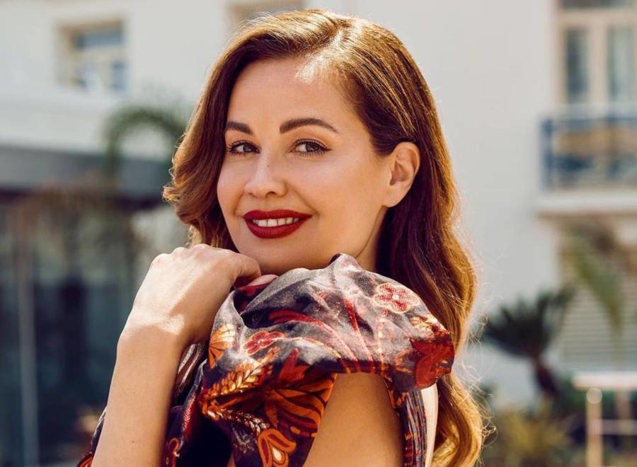 ريا أبي راشد تتعرض لموقف محرج مع رايان جوسلينج بسبب ابنتها ..  فيديو