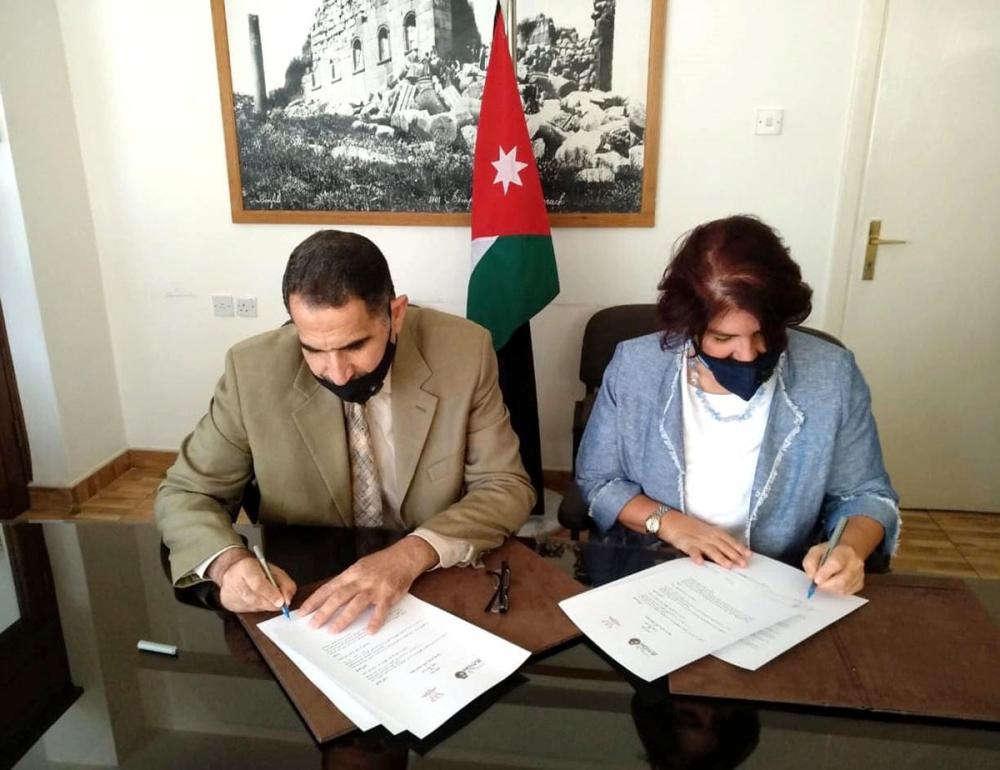 دائرة الآثار وجمعية أصدقاء الآثار توقعان مذكرة تفاهم