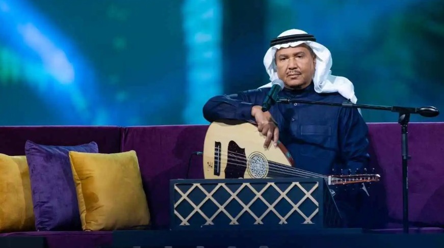 محمد عبده يفاجئ نجله "بدر" بأغنية خاصة في حفل زفافه (فيديو)  