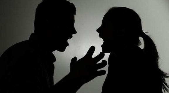 مصري بدعوى نشوز: حرمتني أولادي و استولت على شقة الزوجية و تركتني في الشارع
