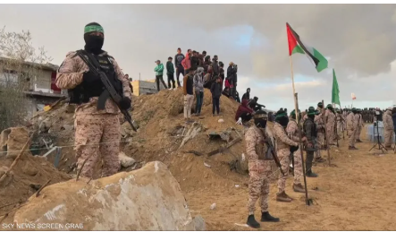 الاحتلال يشترط تسليم الجثة الأخيرة ونزع سلاح حماس قبل الانتقال للمرحلة الثانية في غزة