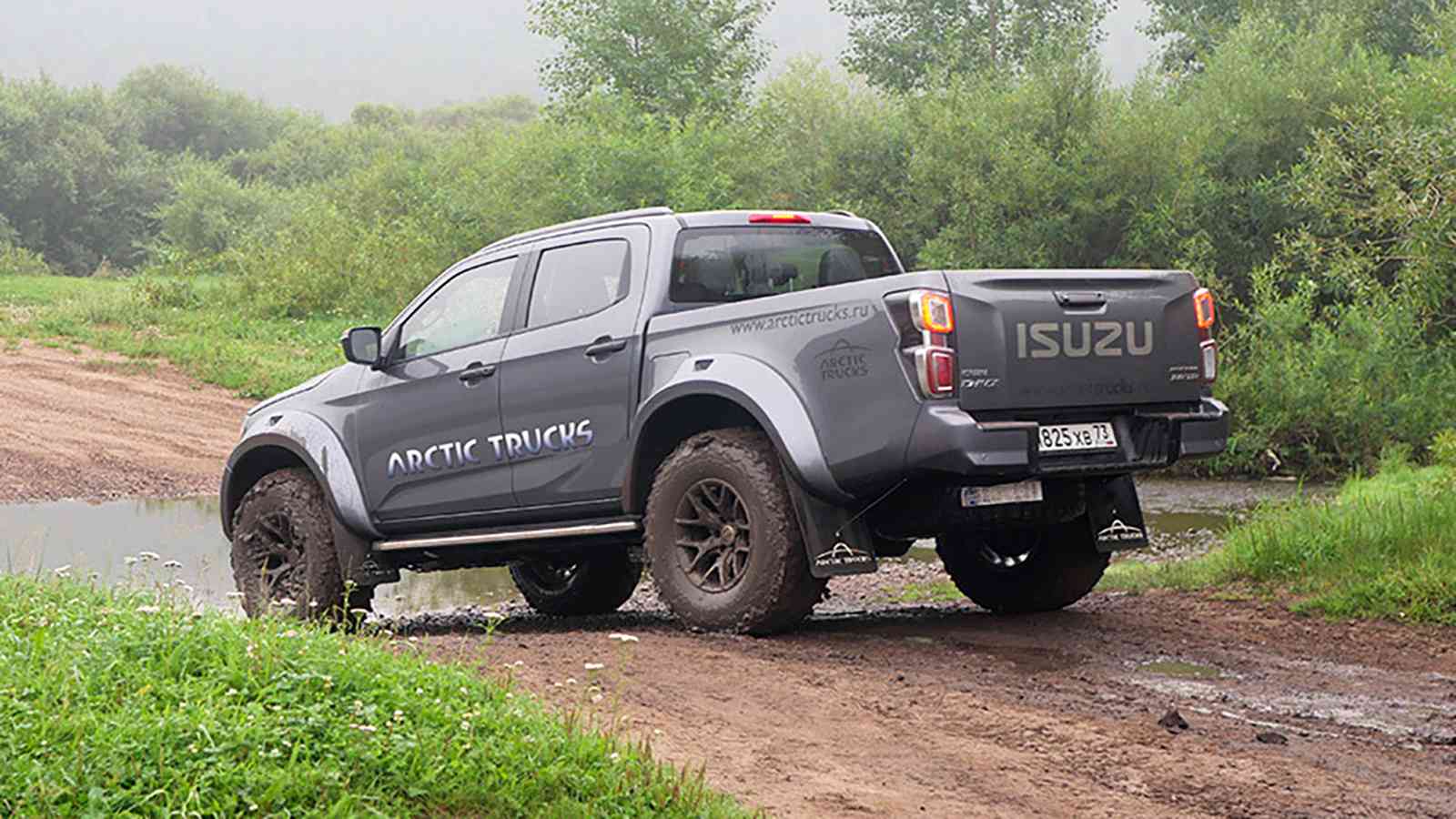 "إيسوزو" تستعرص سيارة D-Max لمنافسة Hilux تويوتا
