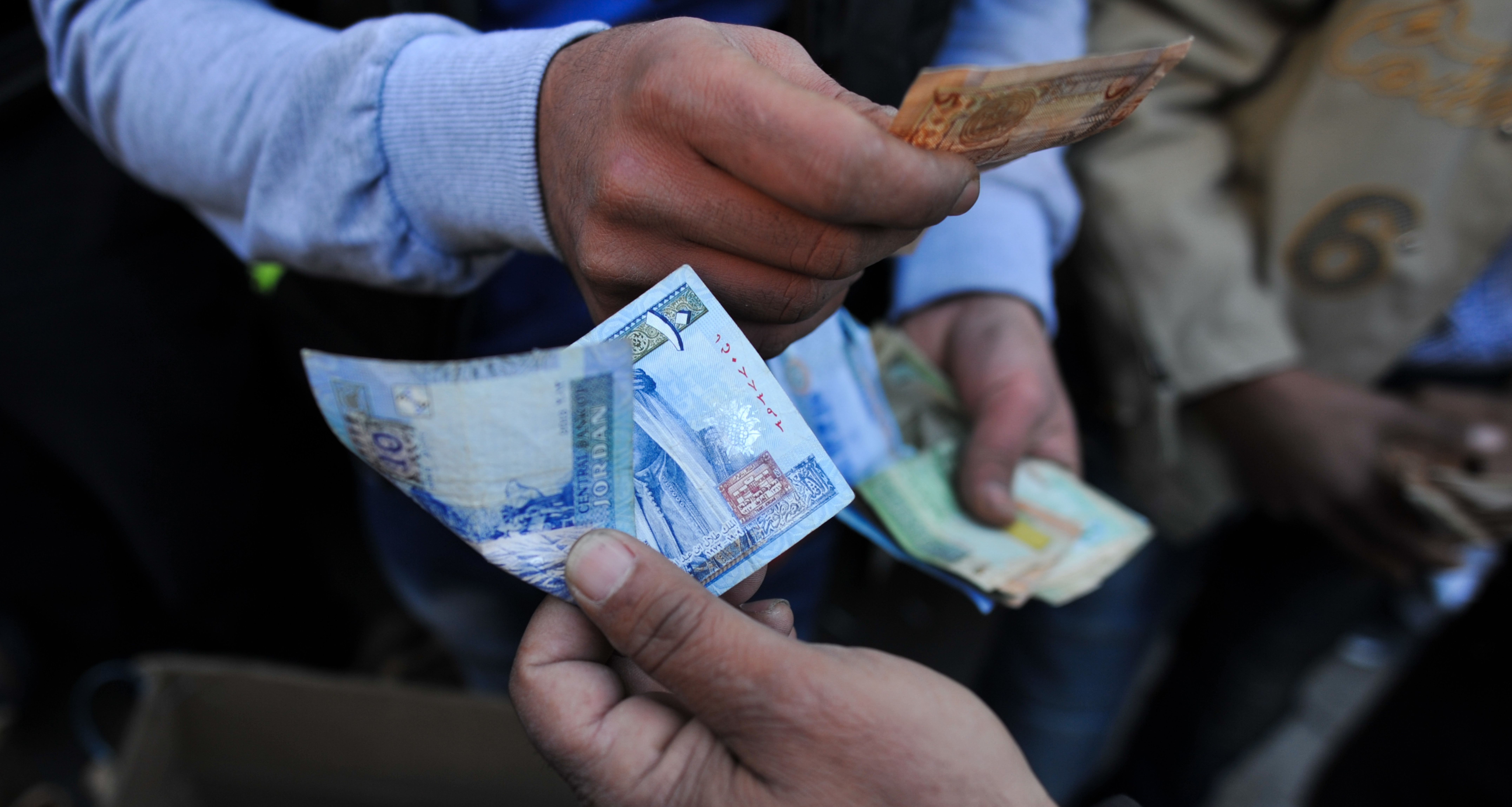 مسودة قانون: غرامة تصل 5 آلاف دينار لمن يجمع تبرعات بدون ترخيص