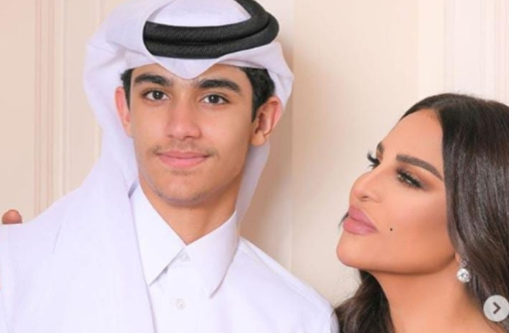 فاهد ابن أحلام الشامسي يلتقي بأصالة ويوثق اللحظة بصورة