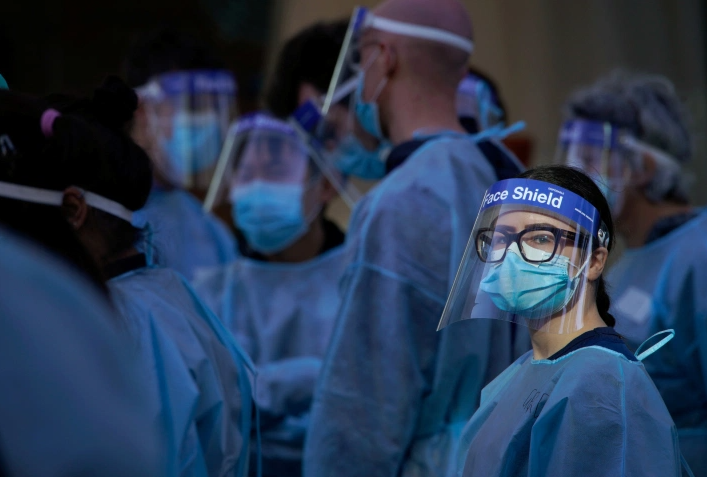 منظمة الصحة تكشف "سبب" العدد الهائل من إصابات كورونا