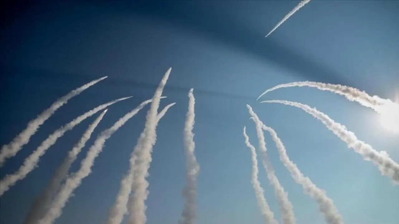 إيران تطلق رابع رشقة صاروخية على إسرائيل خلال نحو ساعتين