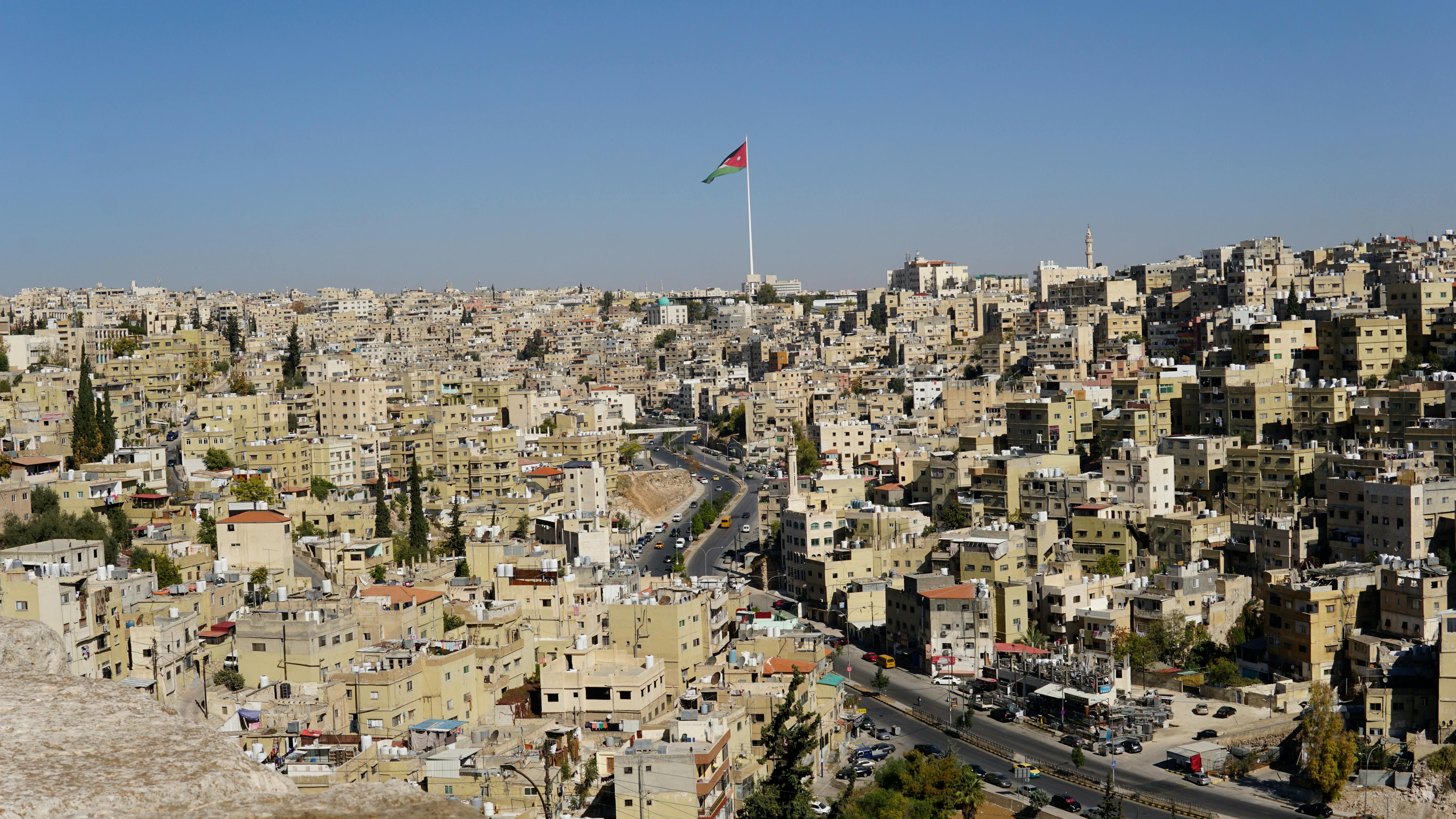 كيف تؤثر التوترات الجيوسياسية العالمية على أسواق الصرف في الأردن والمنطقة؟ 