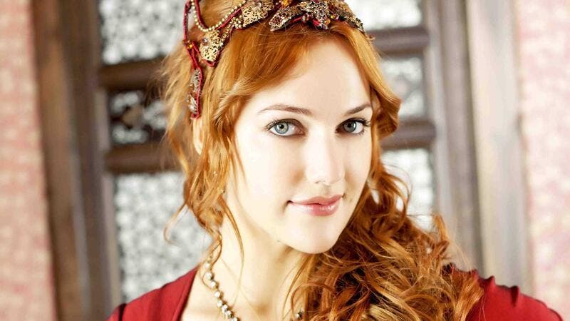 مريم أوزرلي هل ستكون أم للمرة الثانية؟