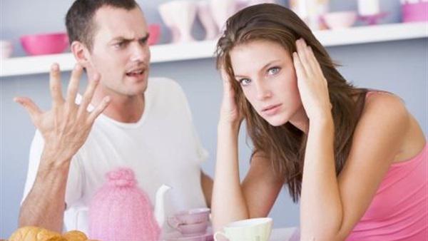 حكم الحلف بالطلاق على شيء معين