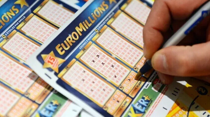 شركة يانصيب تجوب شوارع لندن بحثا عن المليونير "المفقود"!