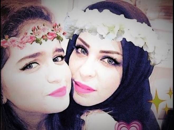 والدة حلا الترك تعد بمفاجأة سارة ..  وهذا مصير ولديها!