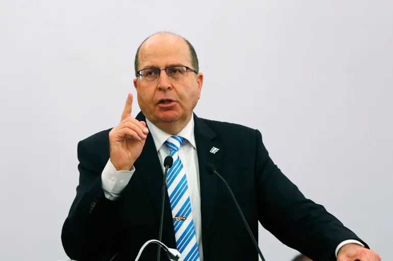 وزير الدفاع (الإسرائيلي) الأسبق يفتح النار على نتنياهو:يختبئ خلف الجيش ويدفع الجنود لارتكاب جرائم حرب