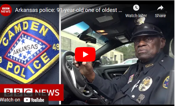 بالفيديو : شرطي يرفض التقاعد رغم بلوغه سن 91