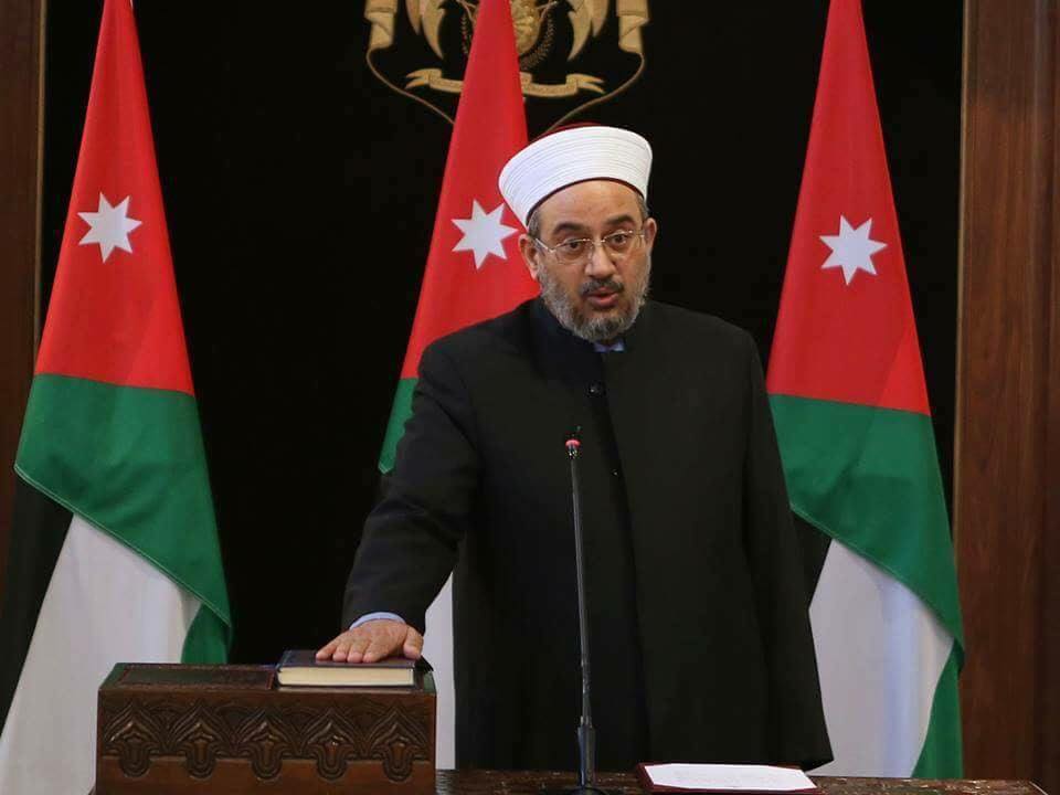 وزير الأوقاف يقرر ايقاف شركتا حج وعمرة وتحويلهما للنائب العام