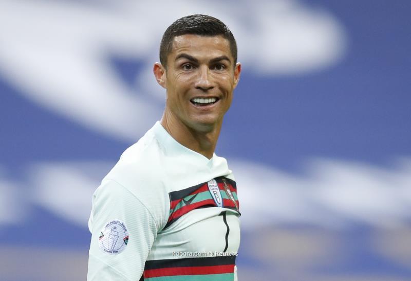 وزير الرياضة الإيطالي: رونالدو يشعر بأنه فوق كل شيء