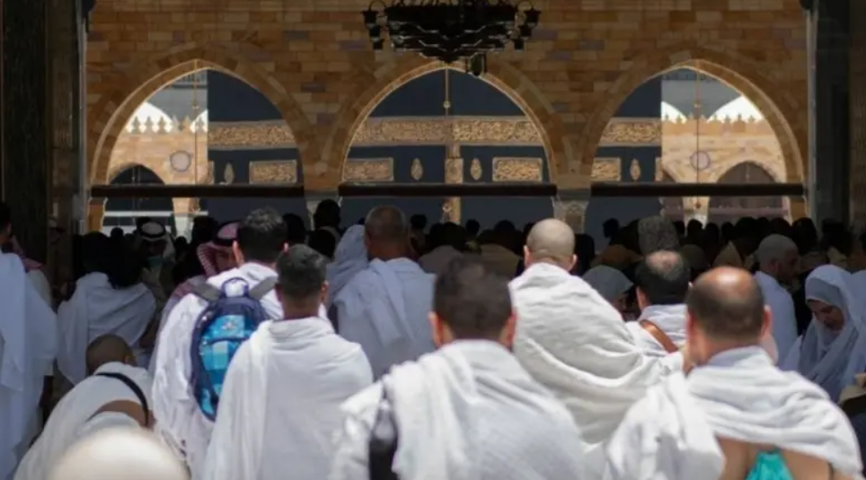 السعودية تعتمد الهوية الترحيبية لضيوف الرحمن بـ"حياكم الله"