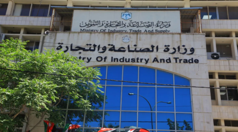 الصناعة والتجارة : حقوق العاملين في الاستهلاكية المدنية محفوظة