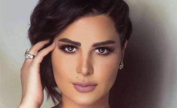 شمس الكويتية تثير الجدل باستعراض مجوهراتها