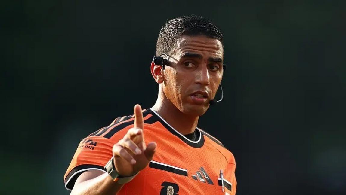 المغربي جلال جيد يدير نهائي السعودية والإمارات