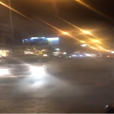 فيديو خطير لسائق متهور يعرض حياة المواطنين للخطر وسط عمان 