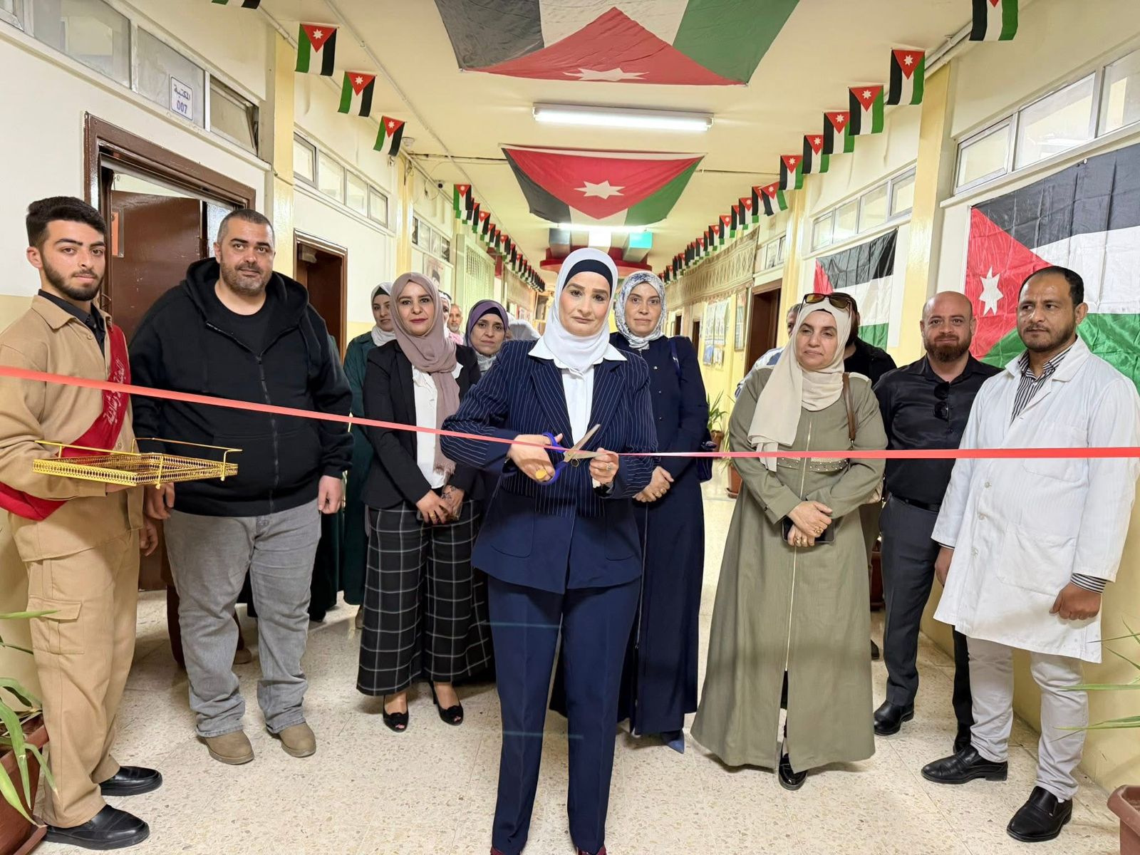 السواريس تفتتح معرض مختبر علمي متميز بإبداع طلابي مُبتكر