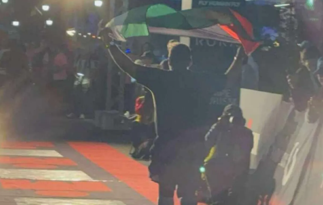 "الرجل الحديدي" ..  طبيب أردني ينجز أحد أصعب سباقات التحمل في العالم