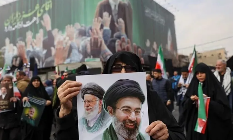 وثيقة سرية تكشف ضغوط الحرس الثوري لتمرير مجتبى خامنئي مرشداً