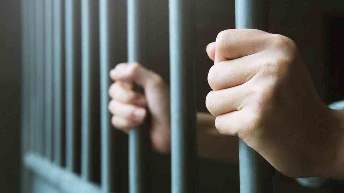 10 سنوات سجن لموظفَين في "البريد" اختلسا 170 ألف دينار