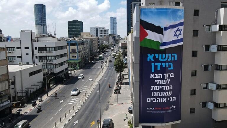 علم فلسطيني يثير أزمة ضخمة وسط تل أبيب ما القصة ؟