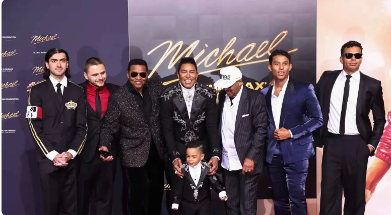 ماذا تفعل عائلة مايكل جاكسون في برلين؟