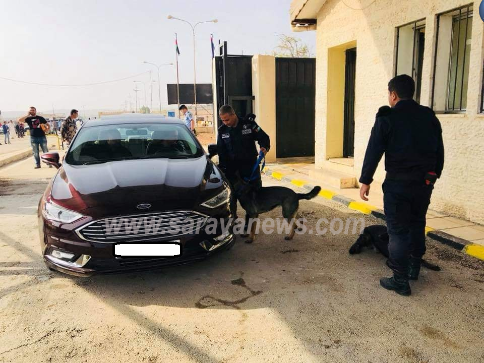 بالصور  ..  شاهد الاردنيين يتوافدون الى معبر نصيب  ..  تفاصيل"