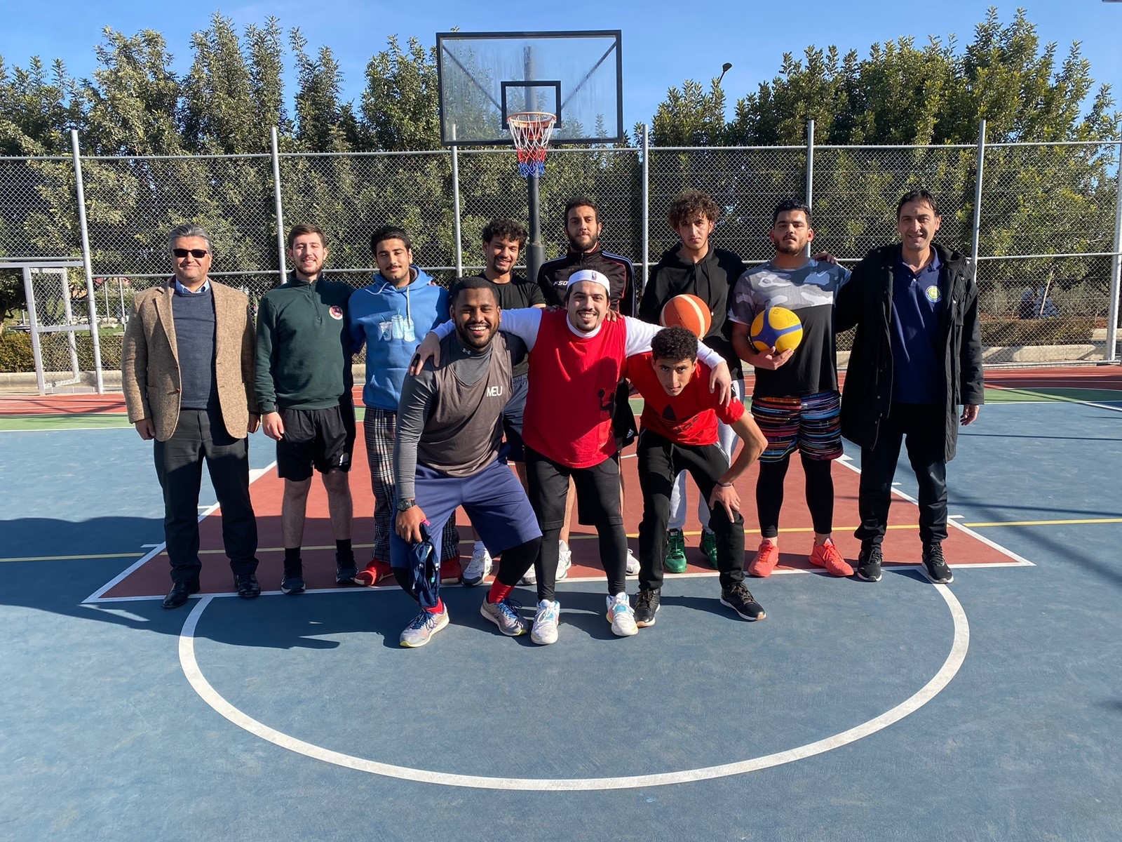 فريق "الشرق الأوسط" لكرة السلة يتابع تدريباته على يد المدرب الوطني أبو بكر