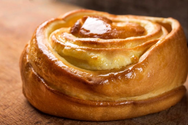 الخبز بالحليب المكثف المحلى