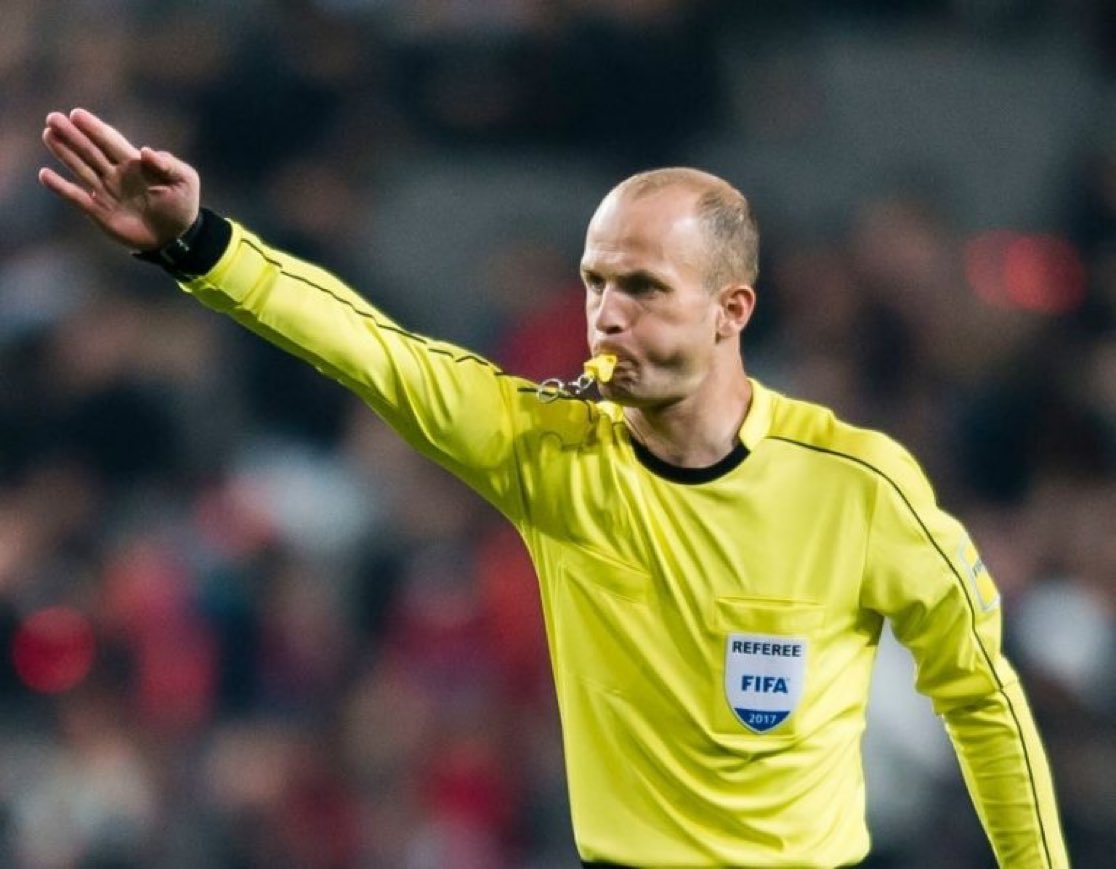 مدرب منتخب عُمان ينتقد أداء "المخادمة"