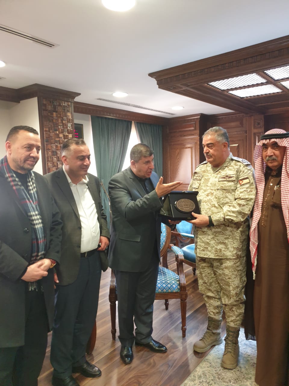 رئيس هيئة الاركان يستقبل رئيس لجنة فلسطين النيابية النائب يحيى السعود