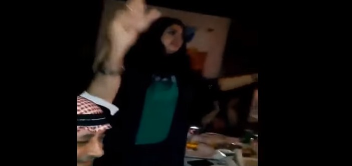 بالفيديو  ..  حفل مختلط لشبيهة عضوة مجلس الشورى"نورة الشعبان" يثير الشارع السعودي 