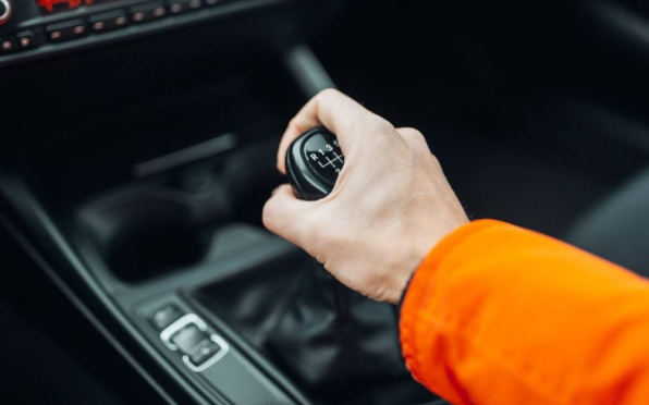 هل يعود ناقل الحركة اليدوي للسيارات إجبارياً؟